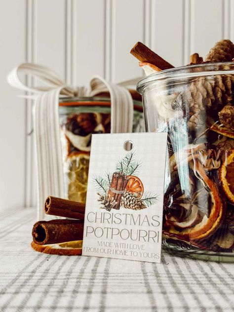 Diy Popurri Christmas, Christmas Potpourri In A Jar Gift, Christmas Potpourri Gift Free Printable, Potpurri Christmas Gift, Diy Pot Pourri Homemade Potpourri, Christmas Sachets Diy, Potpourri Jars Diy, Stovetop Potpourri Gift Tags, Christmas Stovetop Potpourri Printable