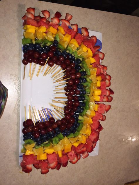 Rainbow Fruit Sticks, Vegetable Rainbow Platter, Fruit Tray Rainbow, Trolls Fruit Tray, Circus Fruit Platter, Rainbow Snack Table, Fruit Platter Rainbow, Rainbow Fruit And Veggie Trays, Rainbow Grazing Table