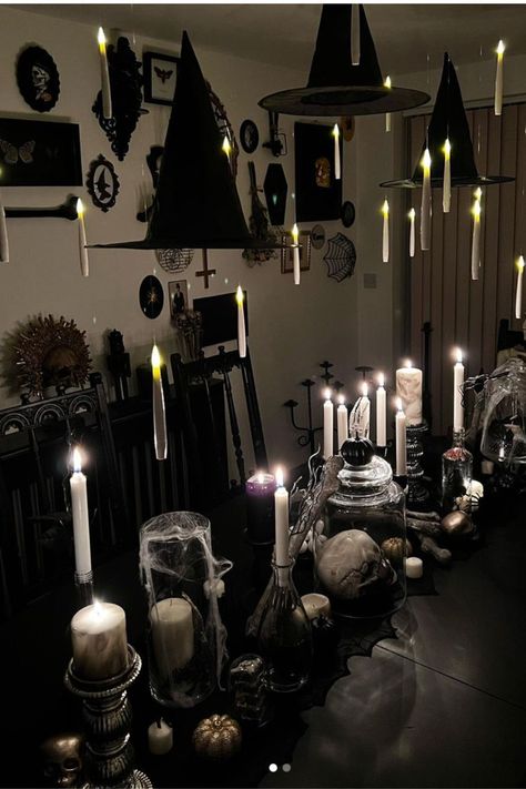 My Chemical Romance Party Ideas, Spooky Dinner, Witches Halloween Party, Table Halloween, Classy Halloween, Casa Halloween, Halloween Party Dinner, Festa Harry Potter, Halloween House Party