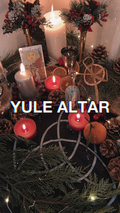 Winter Solstice Altar Ideas, Yule Altar Ideas Winter Solstice, Winter Solstice Altar, Yule Altar Ideas, Yule Alter, Yule Log Decoration, Pagan Solstice, Winter Altar, Yule Logs Decoration