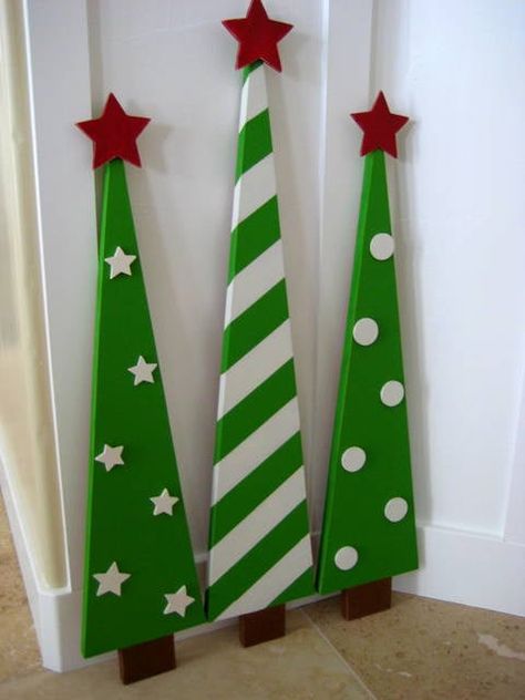 18 Christmas Trees For Small Spaces (Christmas Tree Alternatives) - Mama and More Jul Diy, Wooden Christmas Tree Decorations, Songs Download, Christmas Wood Crafts, Christmas Songs, Christmas Yard, Wooden Christmas Trees, Paper Christmas, Wooden Christmas