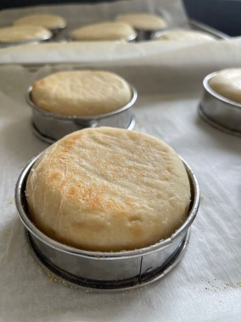 English Muffins Recipe, Sourdough English Muffins, English Muffin Recipes, Homemade English Muffins, Breakfast Waffles, British Baking, English Muffins, Baking Company, English Muffin