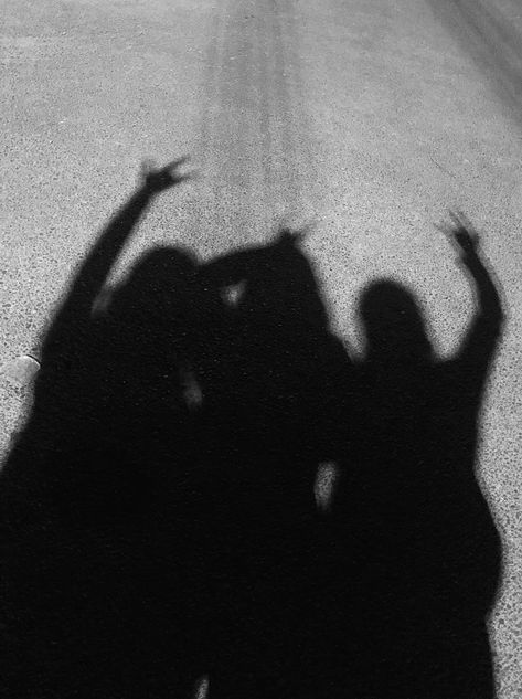 Bff Shadow Pictures Aesthetic, Dark Aesthetic Highlights Covers For Instagram, Instagram Highlight Covers Aesthetic Frnds, Asthetic Picture Instagram Highlights Cover Black, Ig Icons Highlights Aesthetic Friends, Friends Pic For Instagram Highlights, Bff Shadow Pictures, Trio Highlight Cover Instagram, Best Friend Pictures Black And White