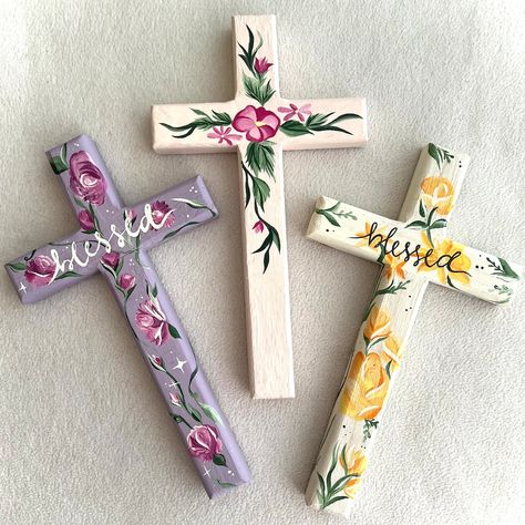 Wood Crosses Ideas Paint, Cross Painting Ideas, Godly Art, Cross Decorations, Christian Gifts Diy, Painted Wooden Crosses, Painted Crosses, Wooden Cross Crafts, Apartment 2023