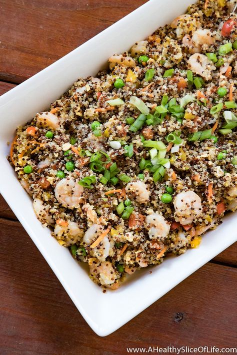 This Shrimp Fried Quinoa recipe is the best because it comes together in less than 20 minutes and is packed with protein and authentic taste! Fried Quinoa, Healthy Slice, Quinoa Recipe, Rice Dinner, Fall Recipes Healthy, Low Cal Recipes, Quinoa Recipes, Frozen Meals, Healthy Meals For Kids