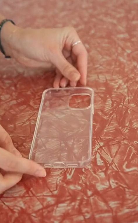 Make Your Own Phone Case, Diy Resin Phone Case, Resin Phone Case, Acrylic Phone, Easy Art Projects, Resin Uses, Quick Diy, Cases Diy, Cell Case