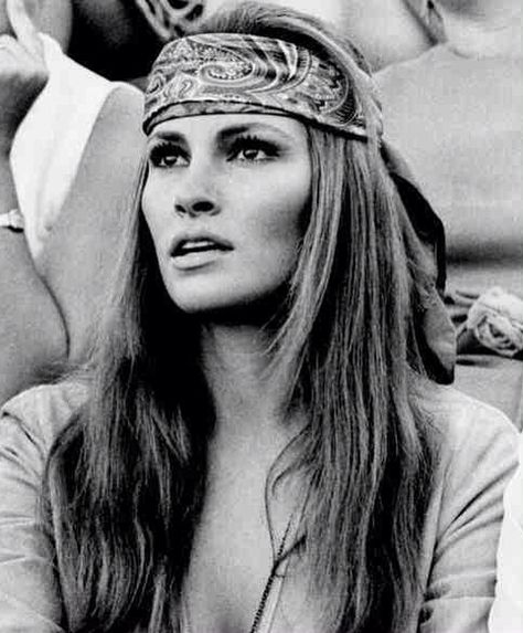 Raquel Welch. Raquel Welch 1970 Style, Raquel Welch 1970, Raquel Welsh, 70s Mode, Rachel Welch, Hippie Goddess, Seventies Style, Woodstock Festival, Mia Farrow