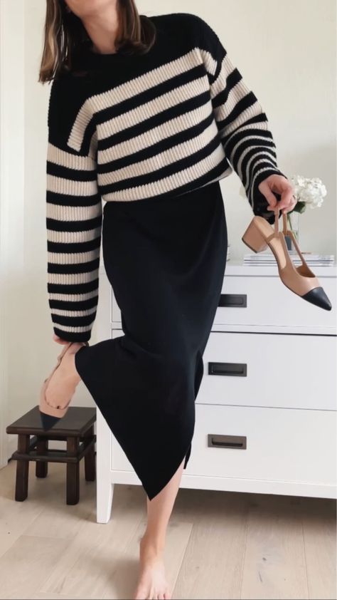 Black Midi Knit Skirt, Black Ribbed Maxi Skirt Outfit, Midi Knitted Skirt Outfit, Knitted Long Skirt Outfit, Rib Knit Dress Outfits Winter, Black Ribbed Midi Dress Outfit, Midi Ribbed Skirt Outfit, Knit Midi Dress Outfit Winter, Black Knit Midi Skirt Outfit