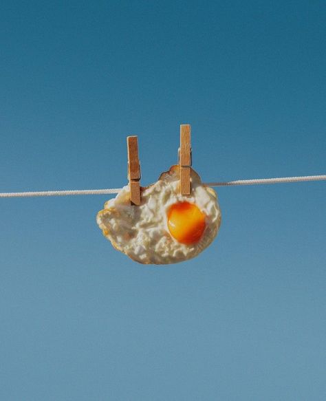 Object Photography, Still Life Photos, Foto Tips, Surrealism Photography, Conceptual Photography, An Egg, Blender 3d, Clothes Line, Photo Reference