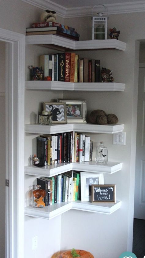 Wall Book Shelf Corner, Wall Book Shelf Ideas Bedroom Corner, Wall Corner Book Shelf Ideas, Small Corner Bookshelf Ideas, Hanging Wall Bookshelves, Book Shelf Ideas Bedroom Small Spaces Wall Shelves, Small Book Shelf Ideas Bedroom, Aesthetic Bookshelf Ideas Bedroom, Corner Book Shelf Ideas