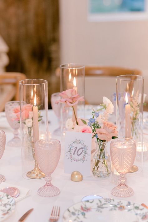 Wedding Tables Decoration Ideas, Round Table Wedding Reception, Pastel Wedding Theme Decoration, Light Pink Wedding Reception Decorations, Pink Candles Wedding, Spring Wedding Centerpiece Ideas, Pink Floral Wedding Table Decor, Pink Centerpieces Wedding, Pink Wedding Tables