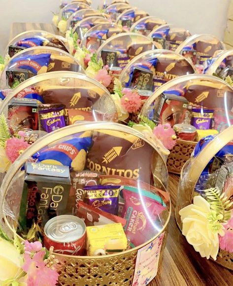 Indian Wedding Hampers, Food Hampers Packaging Basket Ideas, Wedding Room Hampers, Hampers Packaging Ideas, Basket Hamper Packing Ideas, Diwali Hamper Packing Ideas, Rakshabandhan Hampers, Snacks Hamper, Ramadhan Hampers