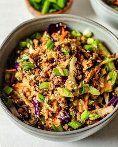 Peace Love And Low Carb, Eggroll In A Bowl, Easy Whole 30 Recipes, Egg Roll In A Bowl, Egg Roll Recipes, Paleo Recipes Easy, Recipe Sweet, Crispy Pork, Coleslaw Mix