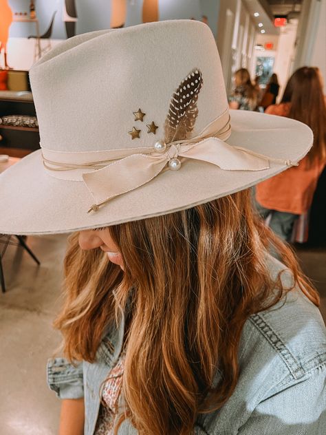 Brim&BowCo. is a mobile custom hat bar located in the Central Valley of CA. Southern Hats For Women, Customized Felt Hat, Broach On Hat, Cowgirl Hat Custom, Decorating Hats For Women, How To Decorate Wide Brim Hat, Womens Custom Cowboy Hats, Boho Hat Design Ideas, Branded Cowgirl Hat