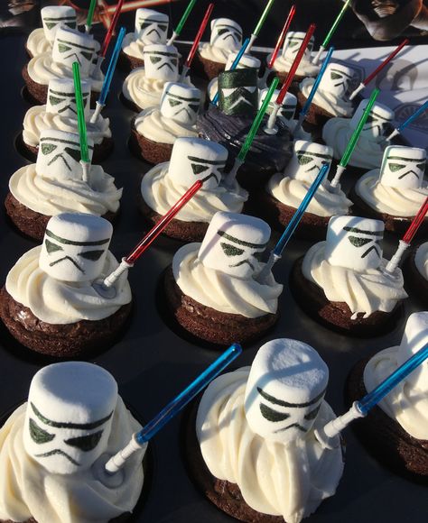 Star Wars Imperial Army Stormtrooper Cupcakes Star Wars Essen, Star Wars Party Food, Star Wars Themed Birthday Party, Star Wars Birthday Cake, Star Wars Cupcakes, Star Wars Baby Shower, Star Wars Food, Star Wars Cake, Star Wars Birthday Party