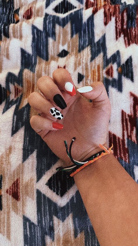 Easy Western Nails To Do At Home, Nail Ideas Punchy, Diy Western Nails, Short Cute Nails Square, Short Nails Western, Country Thunder Nails, Punchy Western Nails Short, Western Nails Inspiration, Red Western Nail Ideas