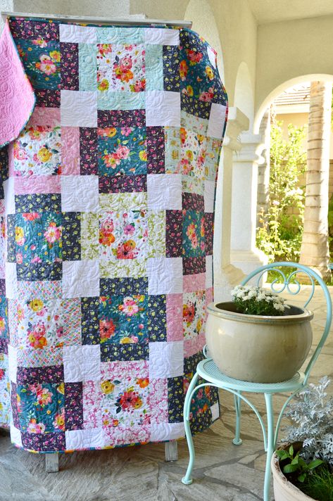 Floral Quilt Patterns, Butterfly Quilts, Twin Quilt Pattern, Tula Pink Quilt, Layer Cake Quilt Patterns, Big Block Quilts, Layer Cake Quilts, Basic Quilt, Chelsea Market