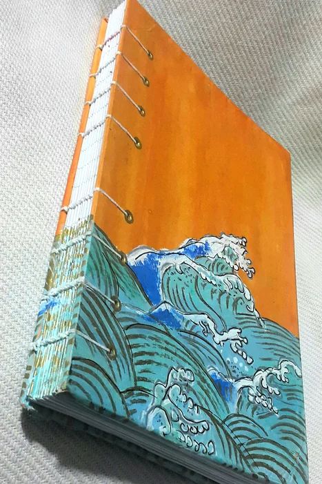 Diy Notebook Cover, Coptic Stitch, Handmade Sketchbook, Bookbinding Tutorial, Ebook Cover Design, Book Binding Diy, Book Cover Diy, Diary Covers, Notebook Cover Design