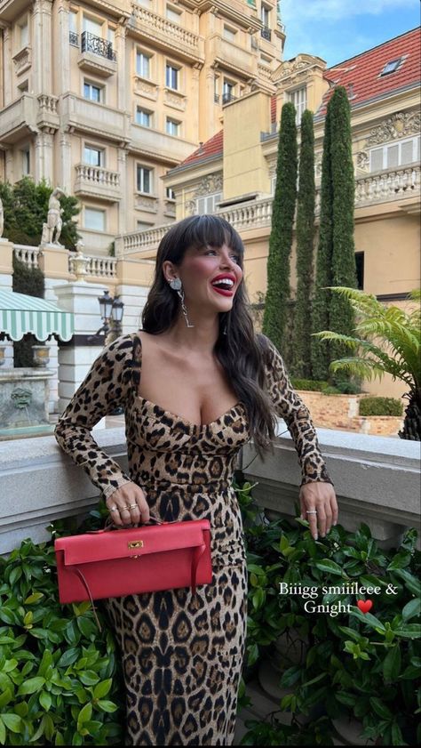 Italy Vibes, Animal Print Outfits, 2024 Style, Elegante Casual, Mode Casual, Vacation Mode, Kendall Jenner Style, Leopard Print Dress, Red Outfit