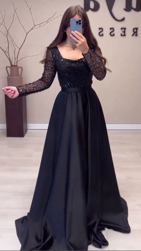 Western Gowns Party Wear Black, Black Gown Dress Indian, Simple Dress Design For Wedding, Simple Gowns Dresses Elegant, Gowns Dresses Western, Western Gowns Party Wear Simple, Unique Birthday Dresses For Women, Black Gown Party Wear, Black Gown Indian Party Wear