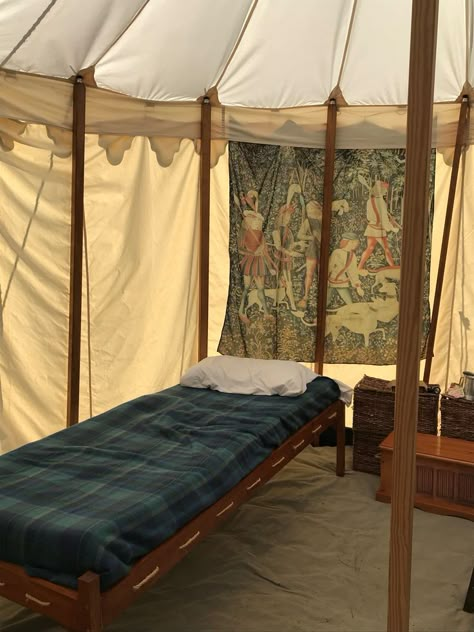 Medieval Box Bed, Medieval Aesthetic Bedroom, Ren Faire Camping, Medieval Inspired Bedroom, Medieval Bedroom Aesthetic, Medieval Room Aesthetic, Viking Bedroom, Medieval Tents, Medieval Bed