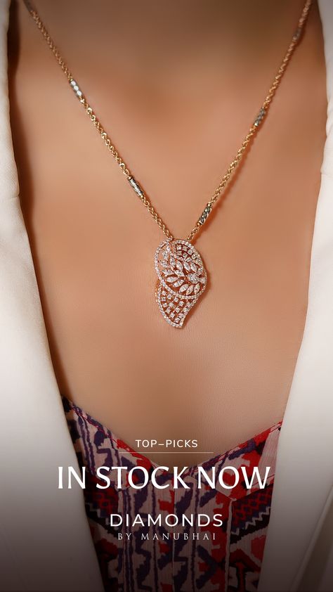 Diamond Floral Pendant Set Gold Pendant Set Design, Diamond Lockets Indian Pendants, Diamond Pendent Set Design, Latest Diamond Earrings Design, Latest Diamond Pendant Sets, Small Diamond Pendant, Jewellery Design Gold, Pendent Jewellery, Pearl Bangles Gold