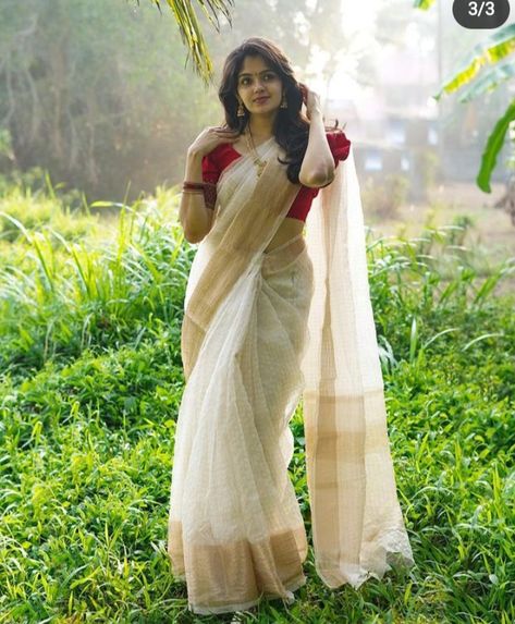 Kerala Traditional Aesthetic, Kerala Set Saree Wedding, Set Saree Photo Poses, Poses In Saree Traditional, Kerala White Saree Look, Onam Saree Photoshoot Ideas, South Indian Look Photoshoot, Kerala Saree Draping Styles, Kerala Saree Poses