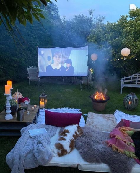 Party Ideas In Garden, Outdoor Backyard Birthday Party, Outdoor Winter Movie Night, Rainy Party Ideas, Outdoor Party Decoration Ideas, Birthday Party Garden Ideas, Outdoor Teenage Birthday Party Ideas, Cozy Winter Birthday Party Ideas, Retreat Birthday Party