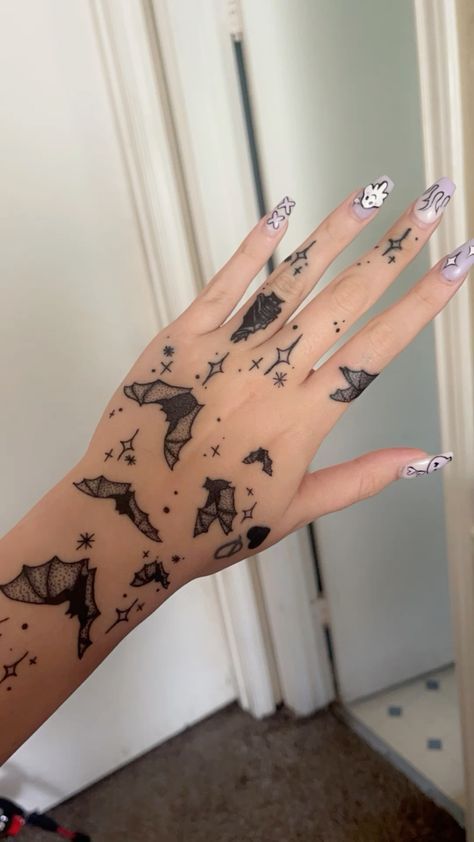 The Witch Tattoo, Emo Tattoos, Autumn Tattoo, Goth Tattoo, Cute Hand Tattoos, Hand And Finger Tattoos, Pretty Hand Tattoos, Bat Tattoo, Spooky Tattoos