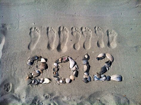 ✅ We made this great photo keepsake on our family vacation to the beach; it's the right foot of each of our 7 family members Model Architecture, Family Beach Pictures, Beach Family Photos, 사진 촬영 포즈, Foto Tips, Vacation Pictures, Vacation Photos, Family Beach, Beach Photoshoot