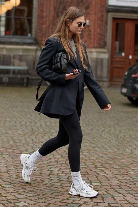 Styling Trainers Outfits, Trainers With Socks, Sock Style Sneakers Outfit, Sneaker And Socks Outfit, Sneaker With Socks Outfit, How To Dress Up Tennis Shoes, Sneaker Socks Outfit, Socks With Tennis Shoes, Trainer Outfit Women