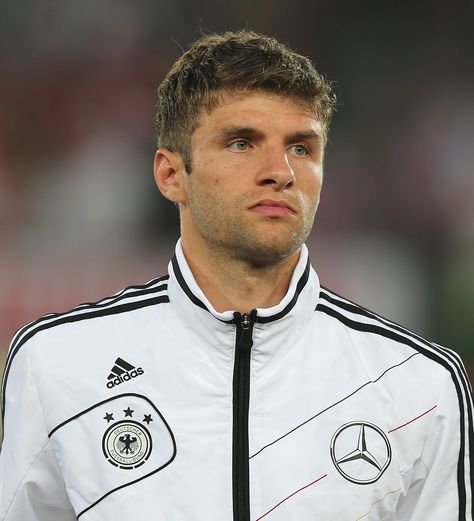 Thomas Müller is a German professional footballer who plays for and vice-captains Bayern Munich and the German national team. Wikipedia Born: 13 September 1989 (age 28), Weilheim in Oberbayern, Germany Height: 1.86 m Spouse: Lisa Müller (m. 2009) Salary: 16 million EUR (2016) Current teams: FC Bayern Munich (#25 / Forward), Germany national football team (#13 / Midfielder) Did you know: Thomas Müller ranks eighth among FIFA World Cup goalscorers by goals scored (10). wikipedia.org Brazil Vs Germany, Germany National Football Team, German National Team, Thomas Muller, Thomas Müller, Sports Therapy, Formula Uno, Fc Bayern Munich, Football Icon