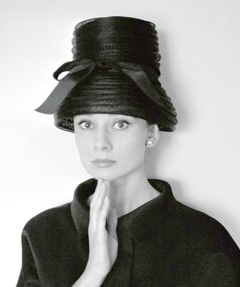 Audrey Hepburn Hat, Audrey Hepburn Pictures, 1960s Hats, Audrey Hepburn Photos, Old Hollywood Actresses, Audrey Hepburn Style, Cecil Beaton, Movie Time, Retro Film