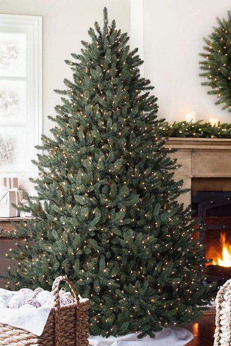 Hale House, Navidad Natural, Best Artificial Christmas Trees, Fake Christmas Trees, Silver Christmas Decorations, Christmas Sparkle, Christmas Chalkboard, Christmas Tree Inspiration, Black Christmas Trees