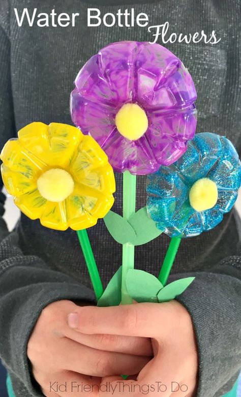 Perlengkapan Bayi Diy, Water Bottle Flowers, Bottle Flowers, Water Bottle Crafts, Recycled Crafts Kids, Flowers Craft, Spring Crafts For Kids, Mothers Day Crafts For Kids, Plastic Bottle Crafts