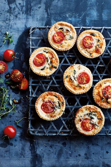 Mini Cheese and Tomato Tartlets - The Happy Foodie Savoury Mini Tarts, Savoury Tartlets, Savoury Canapes, Tomato Tartlets, Savoury Pastries, Savoury Tart, Afternoon Party, Mini Tart Recipes, Christmas Canapes