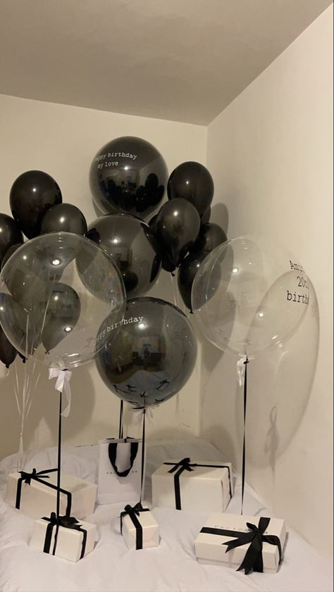 Boyfriend Balloon Surprise, Boyfriends Birthday Decor, Mens Birthday Set Up, Black And Clear Balloons, Mens Birthday Decoration Ideas, Romantic Birthday Surprise For Him, Men’s Birthday Balloons, Hotel Birthday Parties For Men, Birthday Theme For Boyfriend