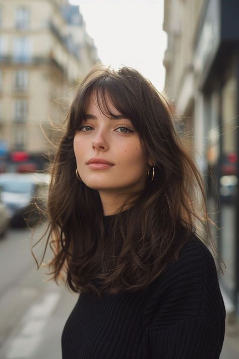 Embrace effortless French girl hair with these chic medium-length haircuts from textured layers to soft waves. 2025 Haircut For Women, Fine Long Hair Haircuts, Brunette Medium Haircut, French Brunette Hair, Fine Hair Haircuts Long, Long Face Shape Hairstyles, Haircut Fall 2024, Trend Haircut 2024, Woman Haircut 2024