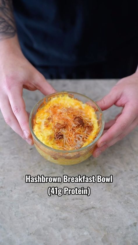 Justin Anderson | Hashbrown Breakfast Bowl (41g Protein). The perfect easy on the go breakfast that you can prep the night before or meal prep for the week.… | Instagram Easy On The Go Breakfast, Shredded Hashbrown Recipes, Shredded Hashbrowns, Breakfast Bowl Egg, Hashbrown Breakfast, Microwave Breakfast, On The Go Breakfast, Breakfast Protein, Breakfast Hashbrowns