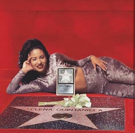 In velvet ... true fashionista Selena Perez, Famous Murders, Selena Quintanilla Fashion, Selena Pictures, Selena Q, Tejano Music, Afro Latina, Selena Quintanilla Perez, Hollywood Walk Of Fame Star