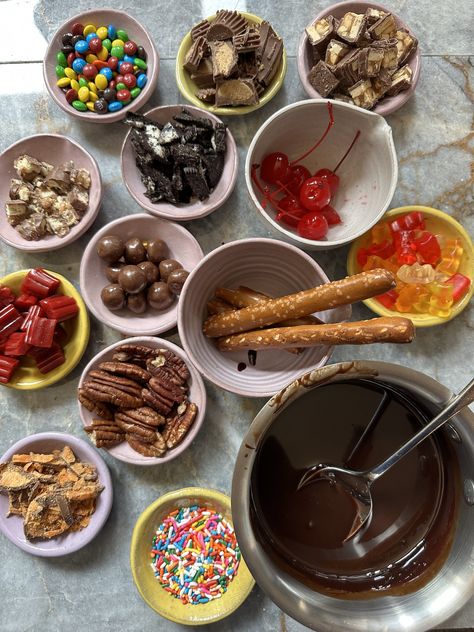 Diy Sundae Bar, Ice Cream Toppings Bar, Diy Sundae, Ice Cream Sundaes Toppings, Sundae Toppings, Toppings Bar, Ice Cream Sundae Bar, The Best Ice Cream, Sundae Bar