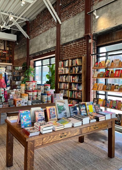 Welcoming Interior Design, Bookstore Storefront Design, Bookstore With Plants, Cozy Book Store Aesthetic, Bookshop Interior Design, Bookstore And Flower Shop, Small Business Bookstore, Book And Plant Store, Small Book Store Aesthetic