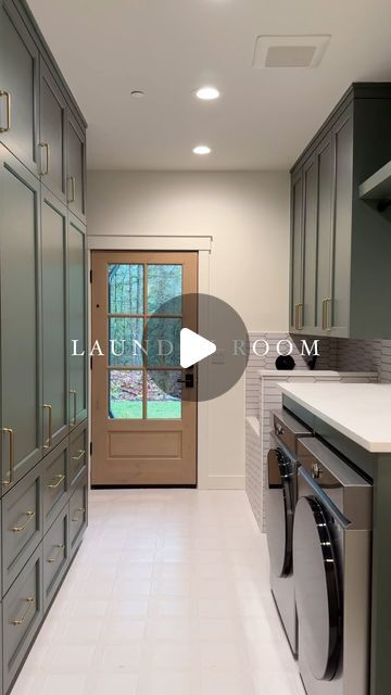 ᴏᴀᴋ ʜᴇᴀʀᴛʜ ʜᴏᴍᴇs on Instagram: "The laundry/mud room you need 🐶🙌🏼

Take a look at this amazing design and finish of our laundry and mud room from our new build project in Snoqualmie, Washington! A staple room for all families is the mud room, and for good reason. Having storage like this is essential for our young families who always have something going on. This room have 5 floor to ceiling cabinets with tons of storage, one for each kid, one for each member of your family, or however you see fit 🙌🏼 

But easily the best part of this room is the custom dog shower! With its own entrance from the garage or off the front of the house, you have easy access to a personal dog shower for our furry friends who like to play in the mud.. or to keep them out of your nice showers 😂 

Everyone n Utility And Storage Room Ideas, Ranch House Laundry Room, Statement Laundry Room, Laundry Room Plus Mud Room, Mud Room With Shower Ideas, Floor To Ceiling Cabinets Laundry Room, Laundry Room With Door To Outside, Laundry Room Cabinets To Ceiling, Laundry Room Plus Pantry