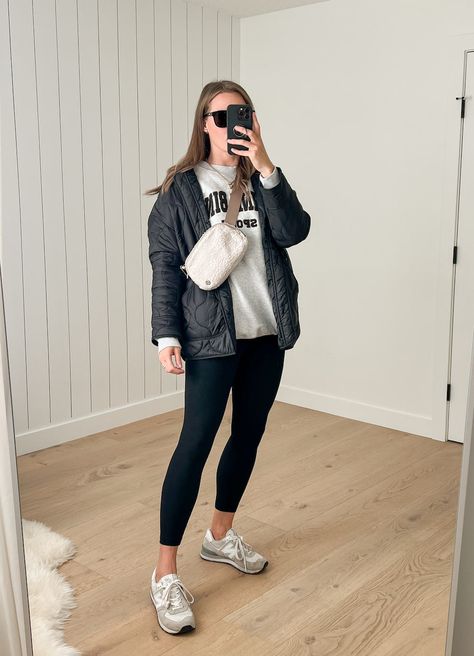 15+ Cute & Casual Leggings Outfits I'm Living In this Fall & Winter Lululemon Belt Bag Outfit, Grey Sneakers Outfit, Casual Leggings Outfit, Black Joggers Outfit, How To Wear Belts, Belt Bag Outfit, Sweatpants Outfit Ideas, Lululemon Belt Bag, Leggings Outfit Casual