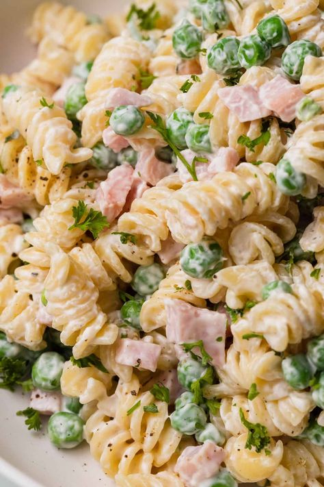 This flavorful Ruby Tuesday ham and pea pasta salad is a delightful addition to any summer gathering or picnic. The combination of tender pasta, savory ham, and sweet peas creates a harmonious blend of flavors and textures that will tantalize your taste buds.The star of this dish is the perfectly cooked rotini pasta, which provides a sturdy base for the other ingredients to shine. The succulent pieces of ham add a rich and smoky flavor that pairs well with the fresh taste of green peas. Pasta Salad With Peas And Cheese, Cold Ham Salad, Sweet Pea Pasta Salad, Ham Pea And Cheese Pasta Salad, Easter Pasta Salads Ideas, Cold Pasta Salad With Ham, Seashell Pasta Salad Recipes, Pasta Ham Salad Recipes, Pasta Salad Rotini