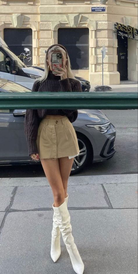 Preppy Beige Outfit, Cream Skirt Winter Outfit, Birthday Outfit Fall Night, Beige Skirt Winter Outfit, Tan Skirt Fall Outfit, Khaki Skirt Outfit Fall, Beige Mini Skirt Outfit Winter, Fall Outfits 2023 Skirt, Sweatshirt Mini Skirt Outfit