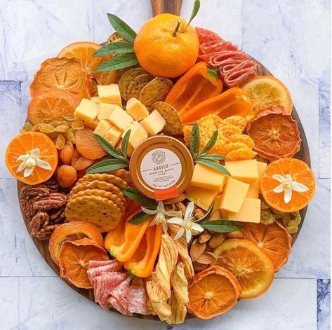 Orange Foods For Party, Charcuterie Party, Theme Snack, Orange Baby Shower, Orange Party, Charcuterie Inspiration, Charcuterie Platter, Snack Board, Party Food Platters