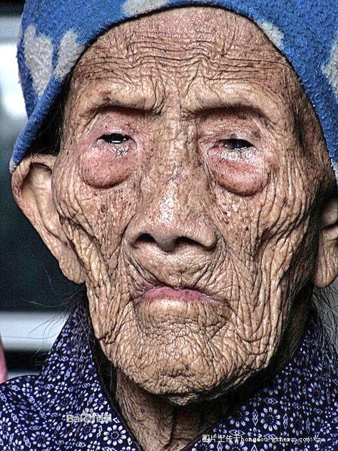 Li Ching-Yuen : The Oldest Man in History died in 1933 over 256 Years Old Chinese Woman, Old Faces, Old Person, We Are The World, Chengdu, Many Faces, Old People, People Of The World, Interesting Faces