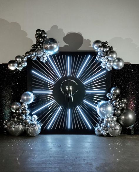 Star Wars Event Decor, Black And Silver Party Aesthetic, Futuristic Photobooth, Halo Themed Birthday Party, Futuristic Party Decor, Future Party Theme, Futuristic Gala, Futuristic Theme Party, Disco Photo Backdrop