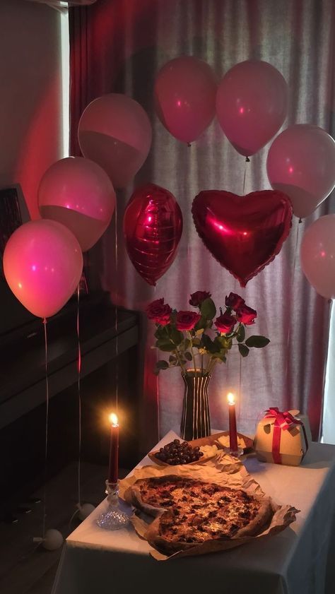 Romantic Room Surprise, Romantic Dinner Decoration, Anniversary Ideas For Him, Romantic Valentines Day Ideas, Surprise Birthday Decorations, Romantic Room Decoration, Fall Bedroom Ideas, Bedroom Wall Decoration, Happy Birthday Decor